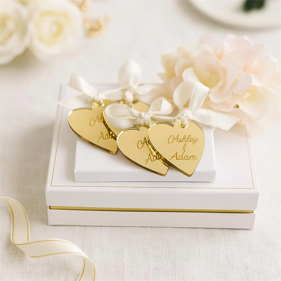 Customize heart-shaped mirror wedding labels and names to create a unique souvenir for your guests to cherish