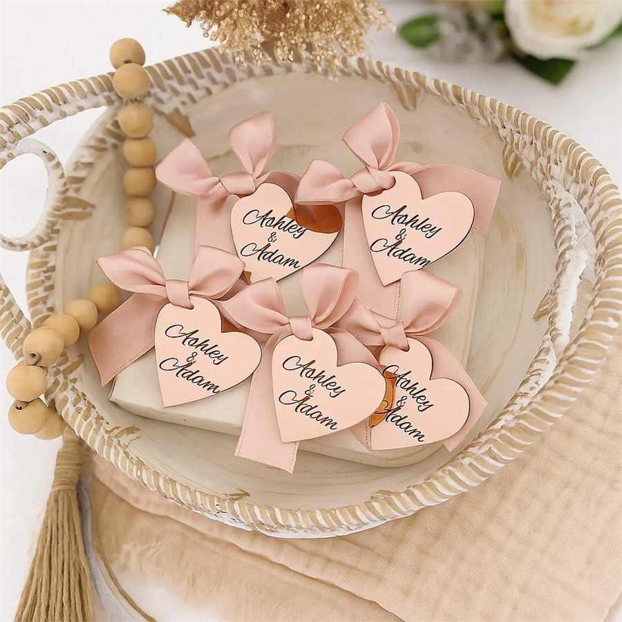 Customize heart-shaped mirror wedding labels and names to create a unique souvenir for your guests to cherish