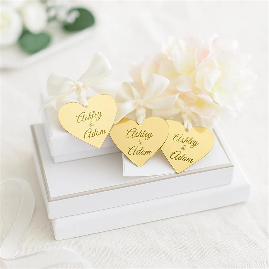 Customize heart-shaped mirror wedding labels and names to create a unique souvenir for your guests to cherish